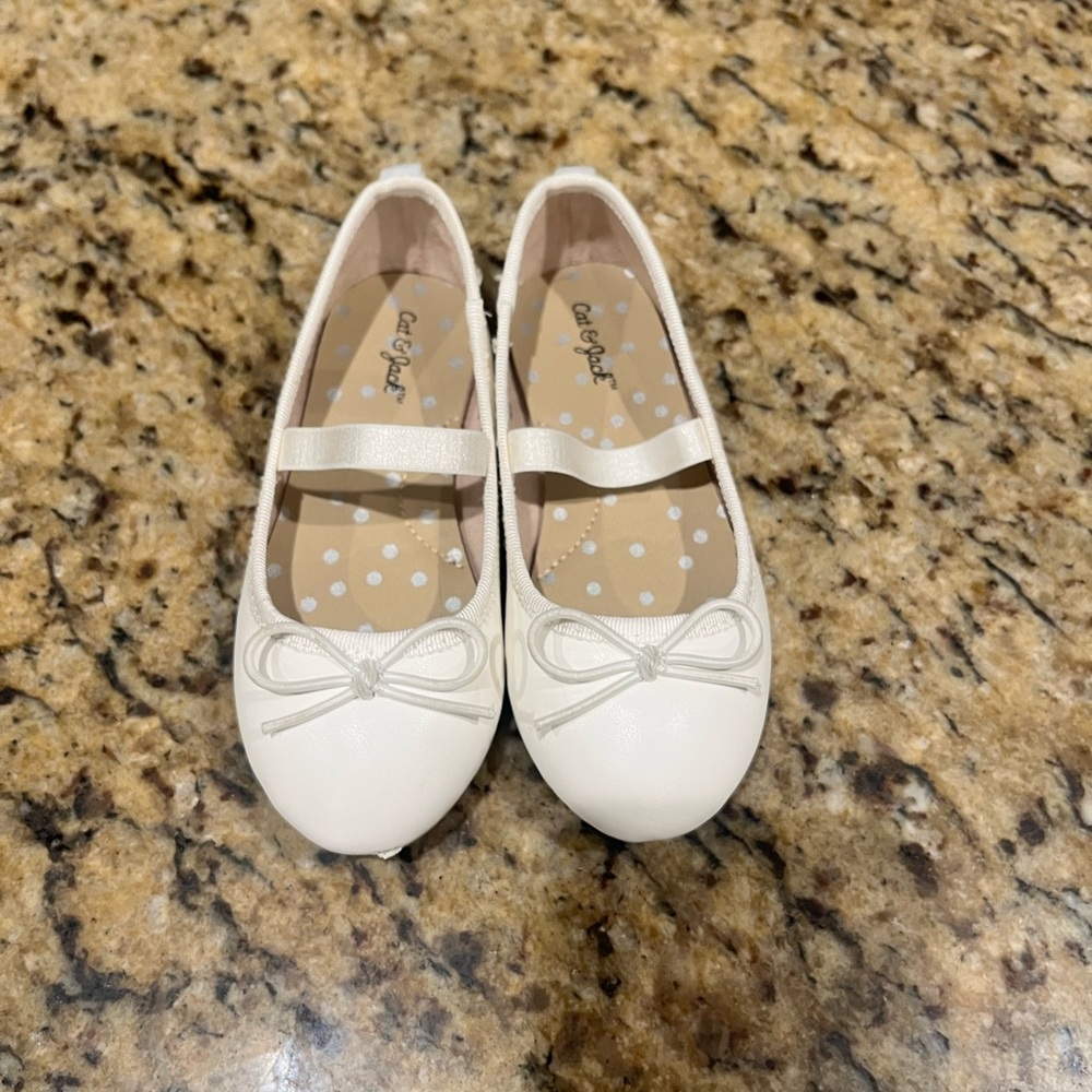 Cat & Jack Cream Mary Jane Shoes with Bow